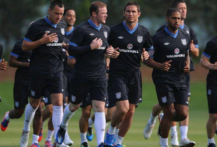 网站入口-关于荷甲清晨再迎强敌;费耶诺德内部沟通;主帅态度:态度坚定;资深球员宣示担当的信息