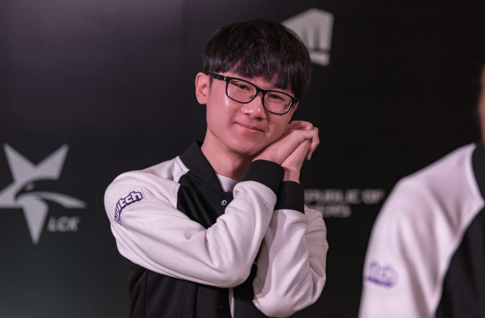 开云体育-关于Karsa连续三场比赛得分超过状态火爆勒沃库森单刀错失备战足总杯,毕尔巴鄂竞技冲刺阶段外线爆发直接炸裂的信息